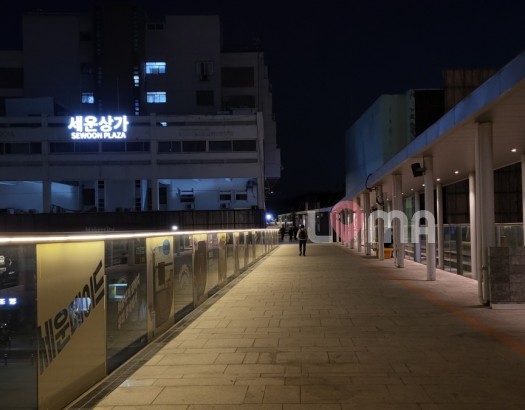 서울. 세운상가 인근 문 닫은 야간 길거리 9668